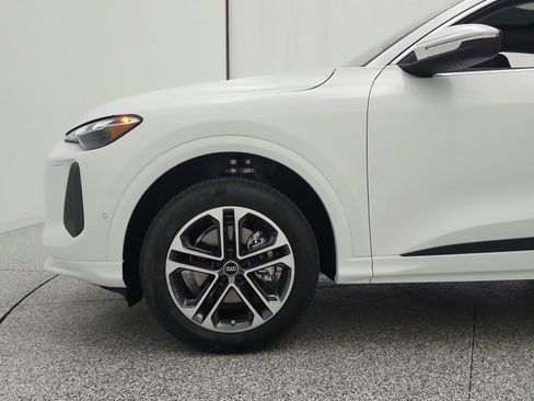 New 2025 Audi Q5 Premium image 11