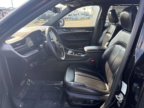 Used 2024 Jeep Grand Cherokee L Limited w/ Luxury Tech Group II image 20