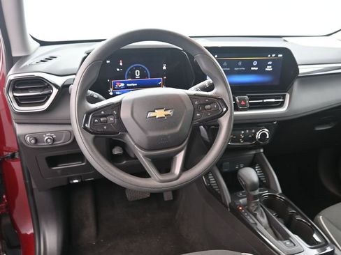 Used 2025 Chevrolet TrailBlazer LT FWD image 15