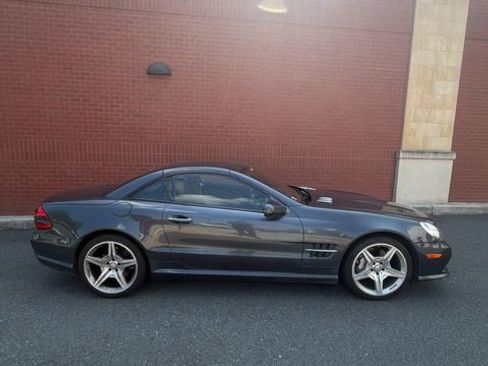 Used 2011 Mercedes-Benz SL 550 image 1