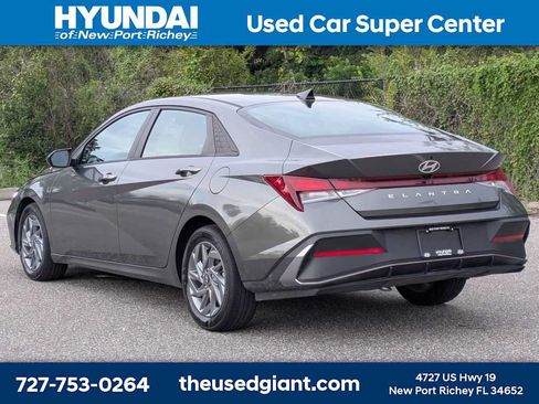 Certified 2024 Hyundai Elantra SEL FWD image 3