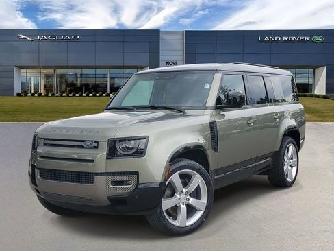 Used 2025 Land Rover Defender 130 X-Dynamic SE image 1