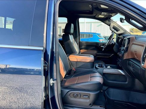 Used 2022 Chevrolet Silverado 2500 High Country w/ Technology Package image 7