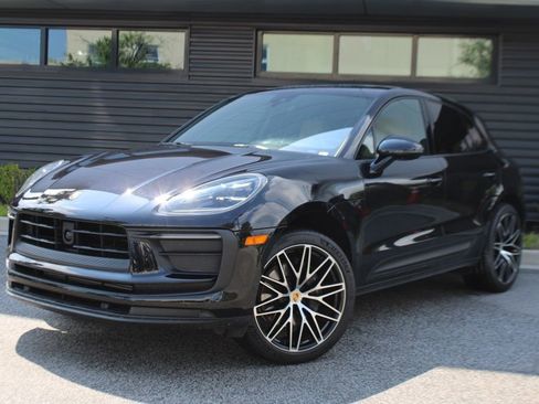 Certified 2025 Porsche Macan image 1