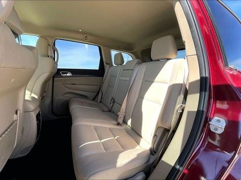 Used 2019 Jeep Grand Cherokee Laredo image 31