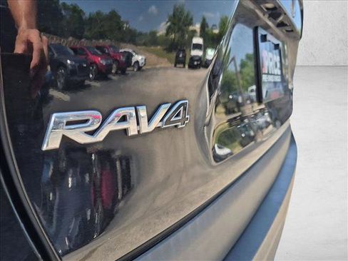 Used 2021 Toyota RAV4 XLE Premium AWD/4WD image 27