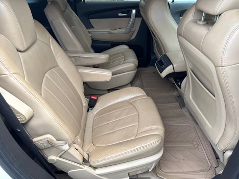 Used 2010 GMC Acadia SLT FWD image 19