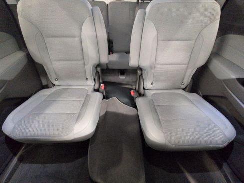 Used 2019 Chevrolet Traverse LT FWD image 25