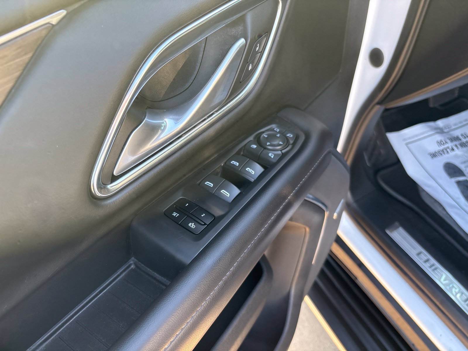Used 2022 Chevrolet Tahoe LT w/ Luxury Package RWD image 19