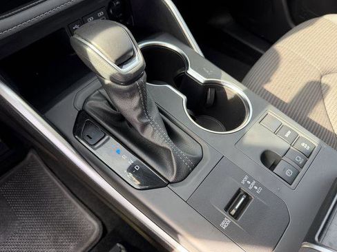 Certified 2025 Toyota Highlander LE image 16