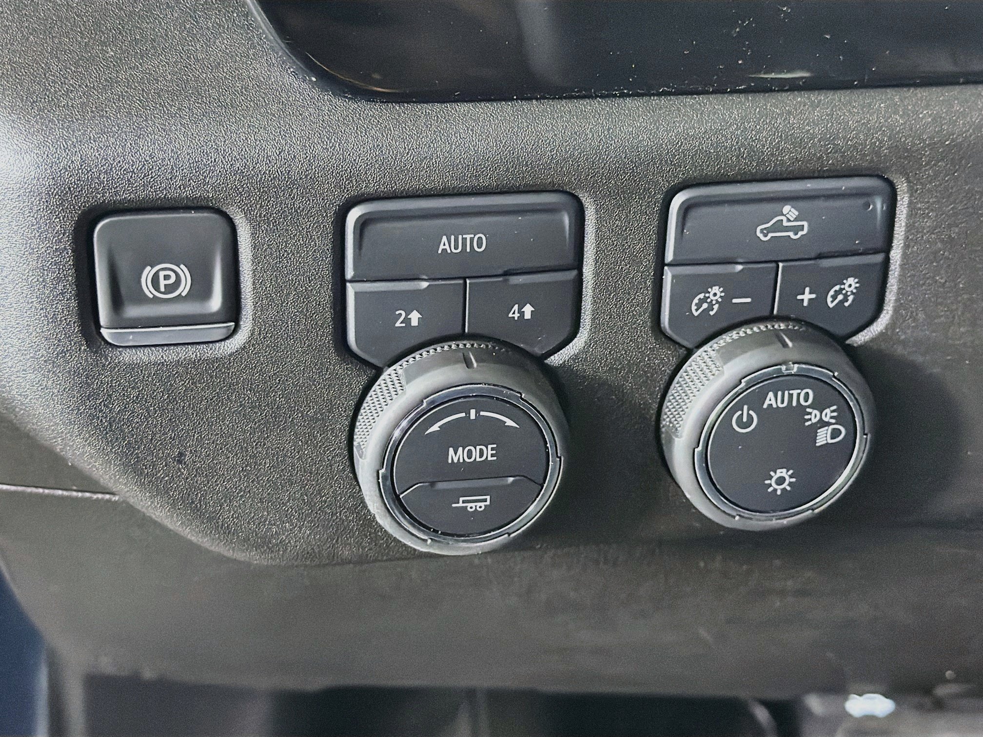 Used 2024 Chevrolet Silverado 1500 LT AWD/4WD image 17