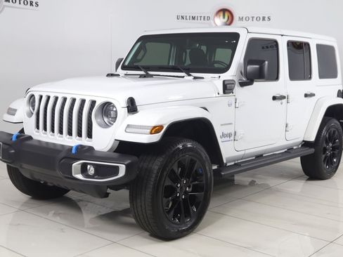 Used 2023 Jeep Wrangler Unlimited Sahara w/ Cold Weather Group AWD/4WD image 5