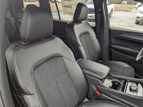 New 2024 Jeep Grand Cherokee L Laredo image 43