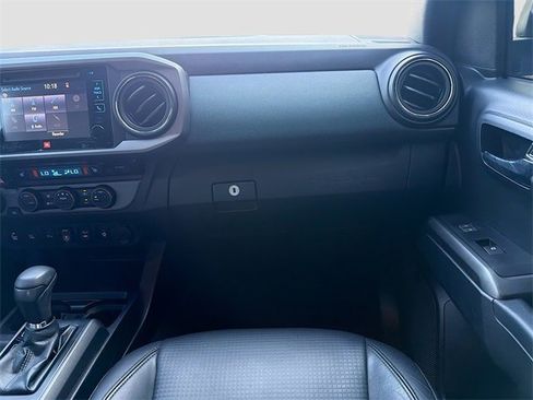 Used 2018 Toyota Tacoma TRD Sport image 17