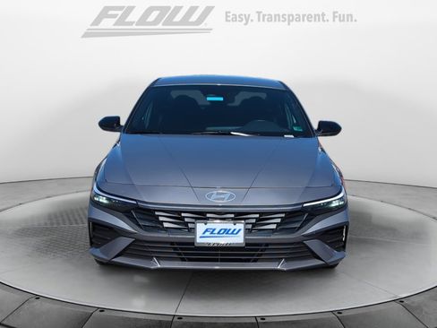 Certified 2025 Hyundai Elantra SEL image 3