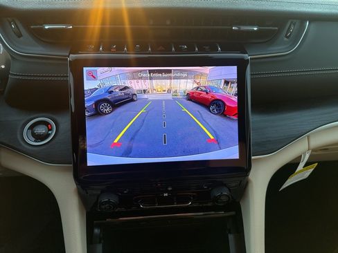 Certified 2024 Jeep Grand Cherokee Limited image 21