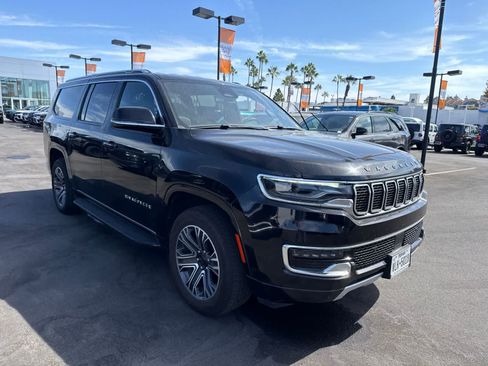 Used 2024 Jeep Wagoneer L Series II w/ Flexible Seating Group RWD image 11