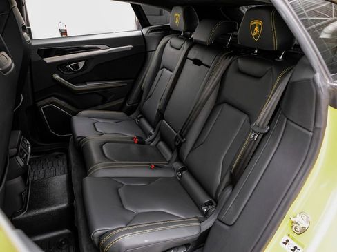 Used 2022 Lamborghini Urus AWD/4WD image 33