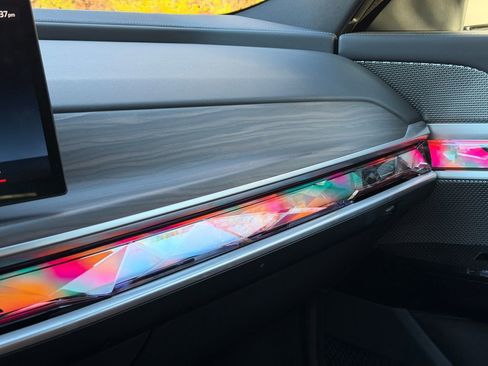 Used 2023 BMW 760i xDrive image 26