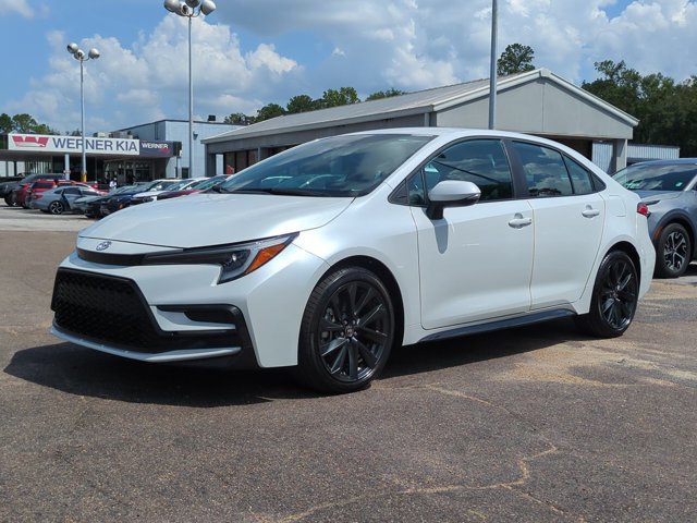 Used 2026 Toyota Corolla SE FWD image 2