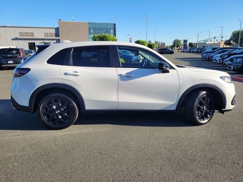 Used 2024 Honda HR-V Sport image 3