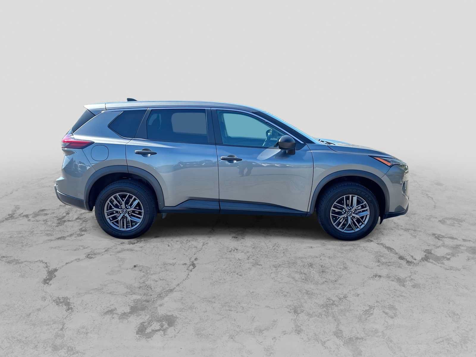 Used 2024 Nissan Rogue S AWD/4WD image 9