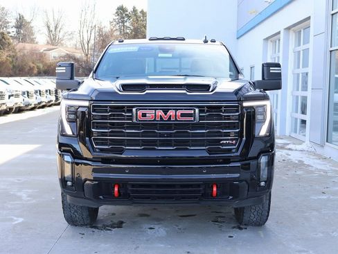 Used 2024 GMC Sierra 3500 AT4 w/ AT4 Preferred Package AWD/4WD image 5
