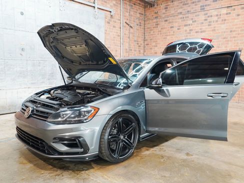 Used 2018 Volkswagen Golf R 4-Door AWD/4WD image 25