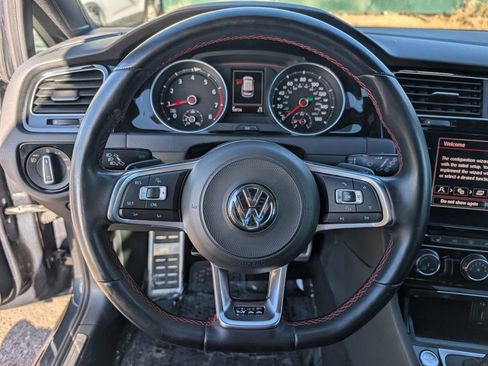 Used 2018 Volkswagen GTI SE image 20