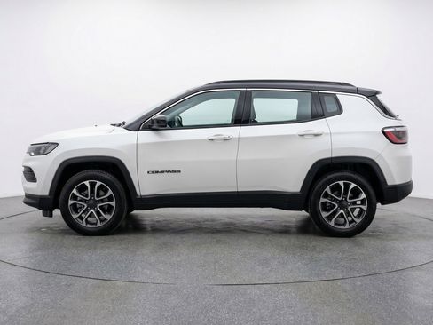 Used 2025 Jeep Compass Trailhawk image 5