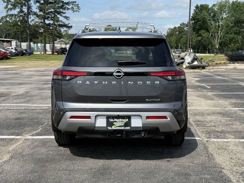 Used 2025 Nissan Pathfinder Platinum FWD image 6