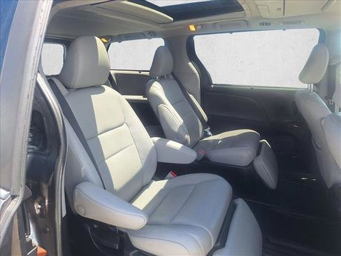 Used 2019 Toyota Sienna Limited Premium w/ Carpet Mat Package FWD image 16