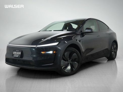 Used 2026 Tesla Model Y AWD image 1