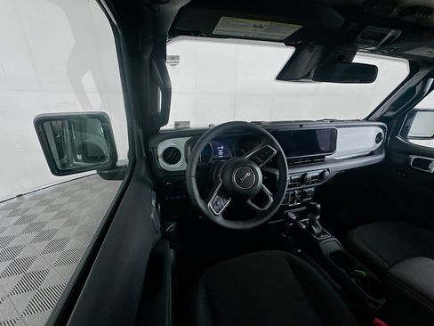 Used 2025 Jeep Wrangler Sahara w/ Safety Group image 18