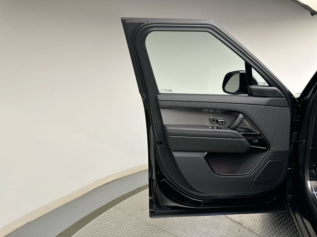 New 2027 Land Rover Range Rover Sport SE AWD/4WD image 9