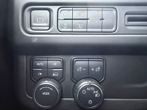 Used 2024 Chevrolet Suburban RST w/ Luxury Package image 23