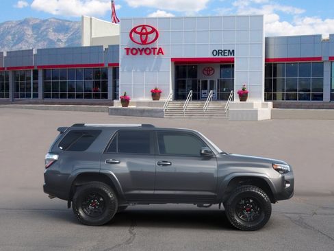 Used 2019 Toyota 4Runner SR5 image 3