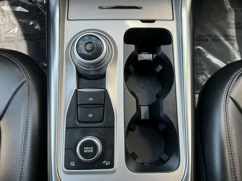 Used 2023 Ford Explorer XLT w/ Equipment Group 202A AWD/4WD image 16