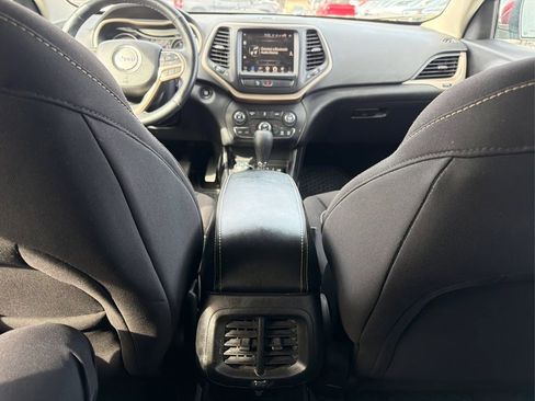 Used 2017 Jeep Cherokee Latitude w/ Comfort/Convenience Group image 18