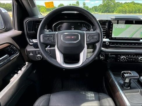 Used 2024 GMC Sierra 1500 SLT w/ SLT Premium Plus Package AWD/4WD image 9