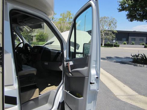Used 2017 Mercedes-Benz Sprinter 3500 image 33