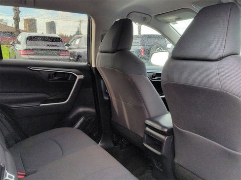 Used 2021 Toyota RAV4 LE image 28