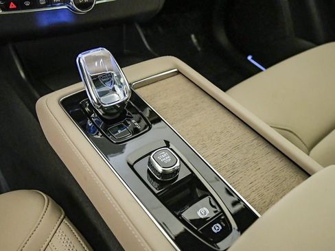 Certified 2026 Volvo XC90 B6 Plus AWD/4WD image 21
