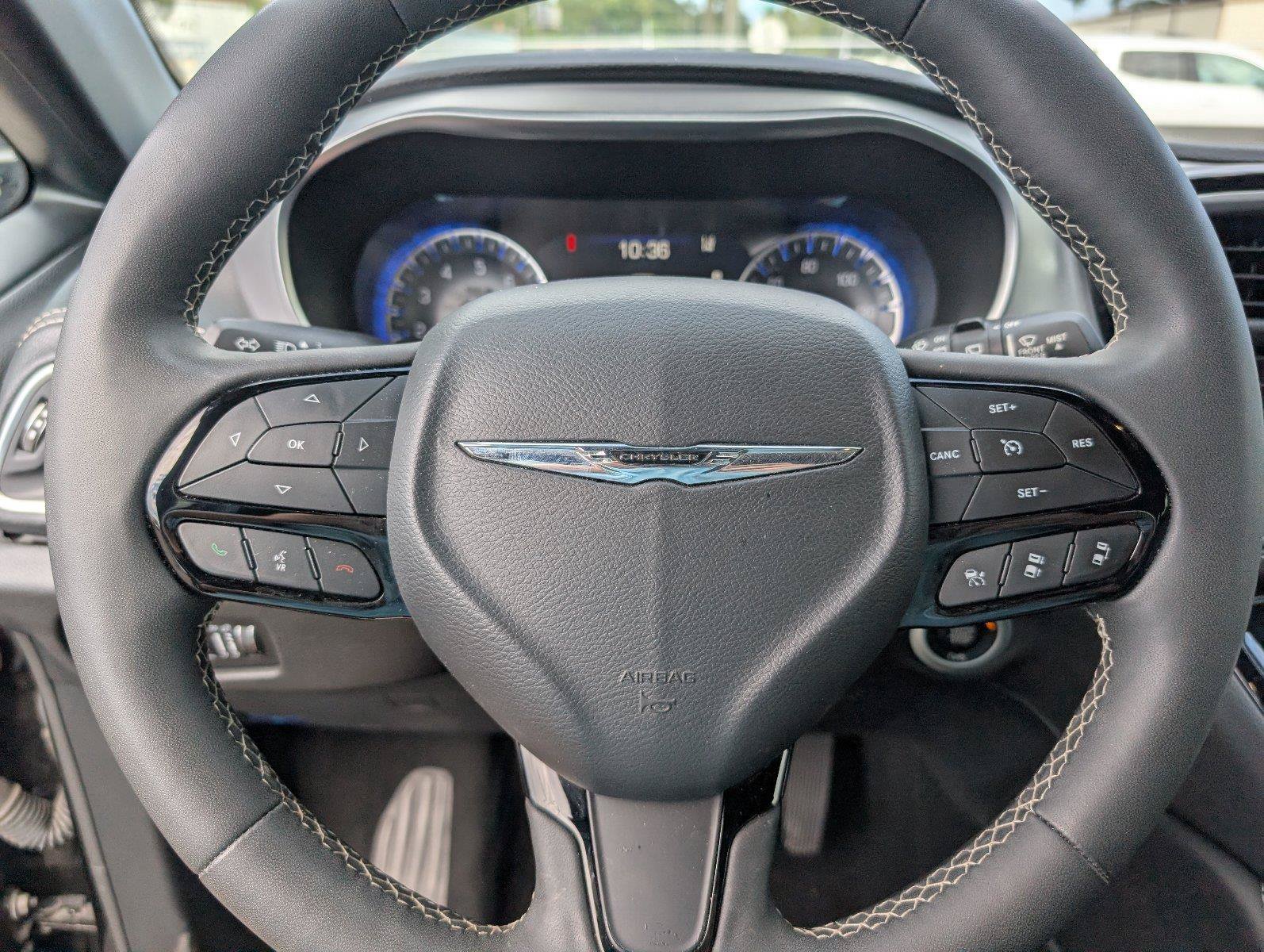Used 2025 Chrysler Pacifica Limited FWD image 26