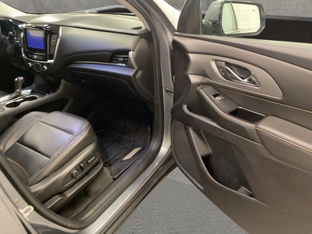 Used 2020 Chevrolet Traverse LT w/ Driver Confidence II Package AWD/4WD image 19