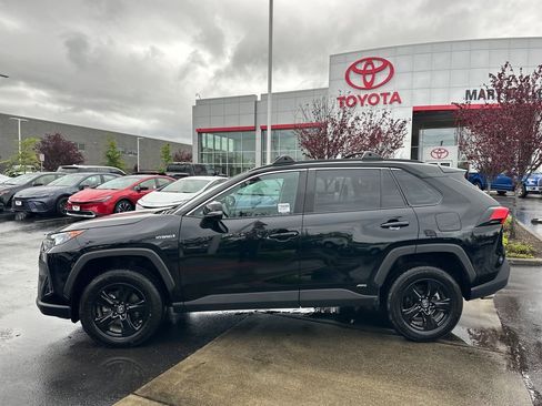 Certified 2021 Toyota RAV4 LE AWD/4WD image 2
