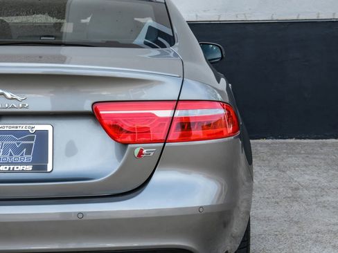 Used 2019 Jaguar XE S RWD image 62