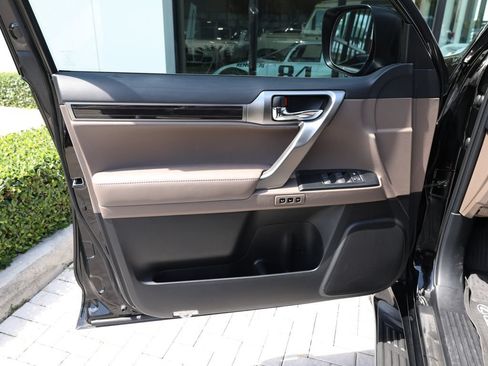 Used 2023 Lexus GX 460 Premium AWD/4WD image 11