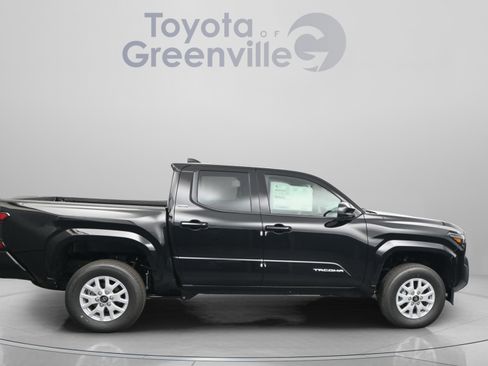 Used 2025 Toyota Tacoma SR5 RWD image 16
