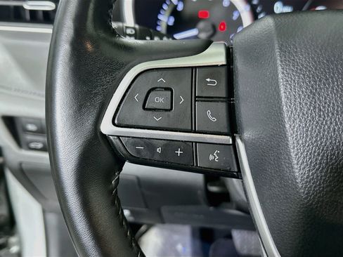 Used 2023 Toyota Highlander XLE FWD image 16